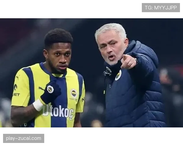 阿韦洛亚赛后与穆里尼奥拥抱 师徒欧冠赛场温情对话